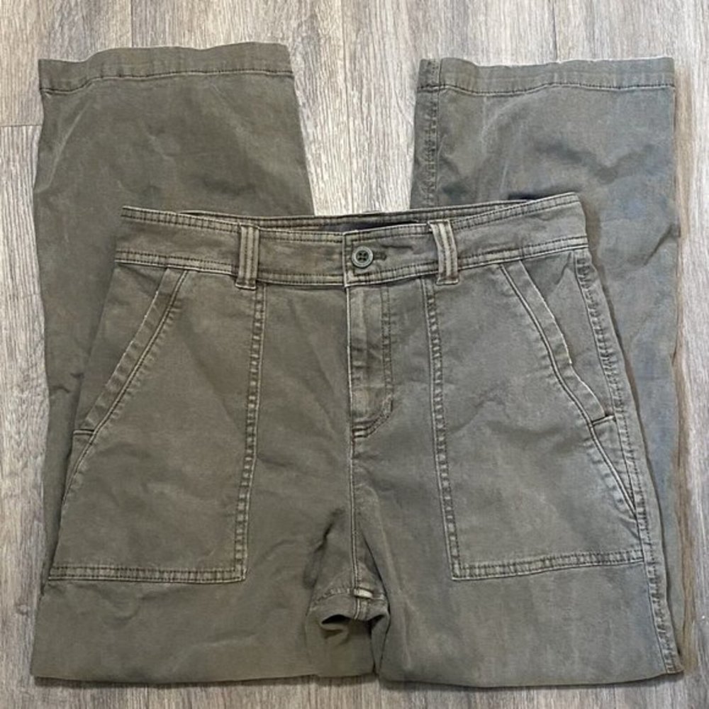 Eddie Bauer‎ Hi-Rise Straight-Leg Women's Size 6 Green Chino Pants